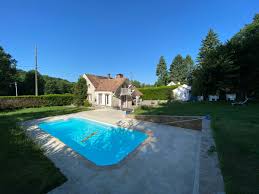 Villa Zen entourée de forêt